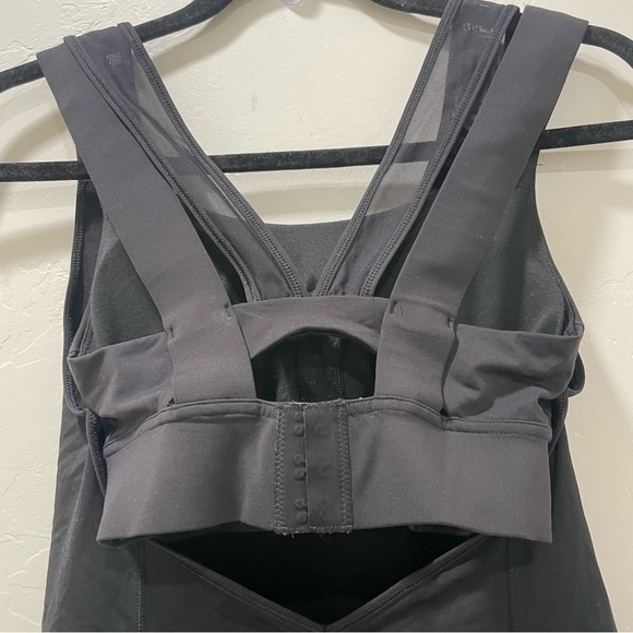 Lululemon Super Sport Tank Black Women's 6 V Neck Fitted Tank & Bra Activewear - Picture 9 of 14